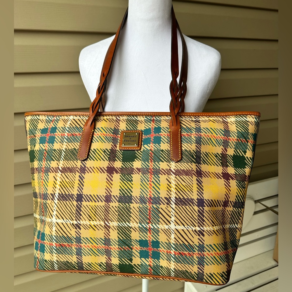 Large plaid Dooney & Bourke tote bag good used condition